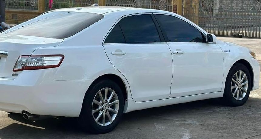 Toyota Camry Hybrid 2011