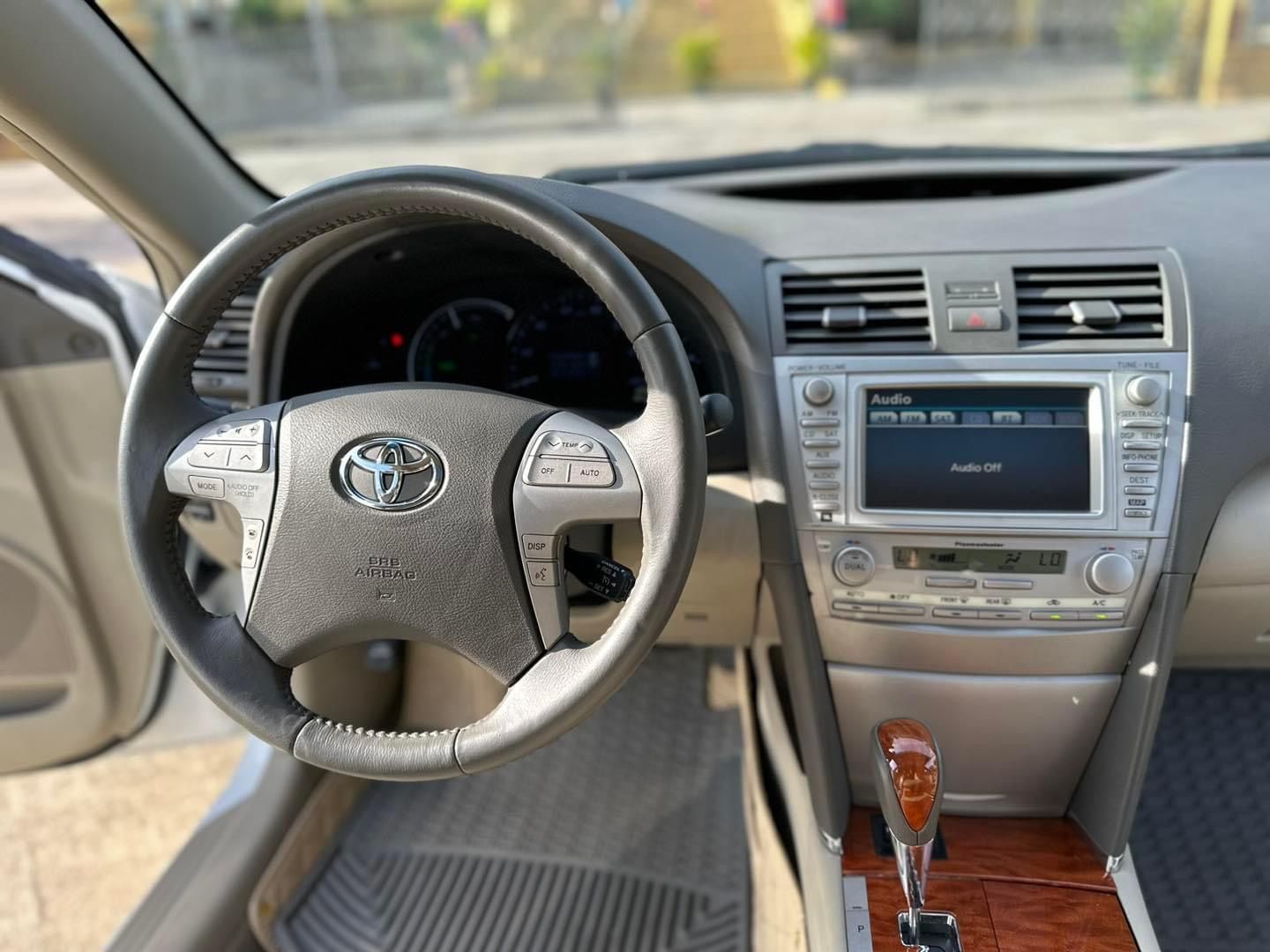 Toyota Camry Hybrid 2011