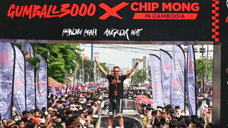 ព្រឹត្តិការណ៍ Gumball 3000 នៅកម្ពុជា៖ ការប្រគល់រថយន្តស៊ុបផាកាដោយការចូលរួមរបស់ LibertyCarz